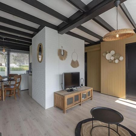 Attractive Bungalow With Modern Furnishings Sint Maartensvlotbrug Esterno foto