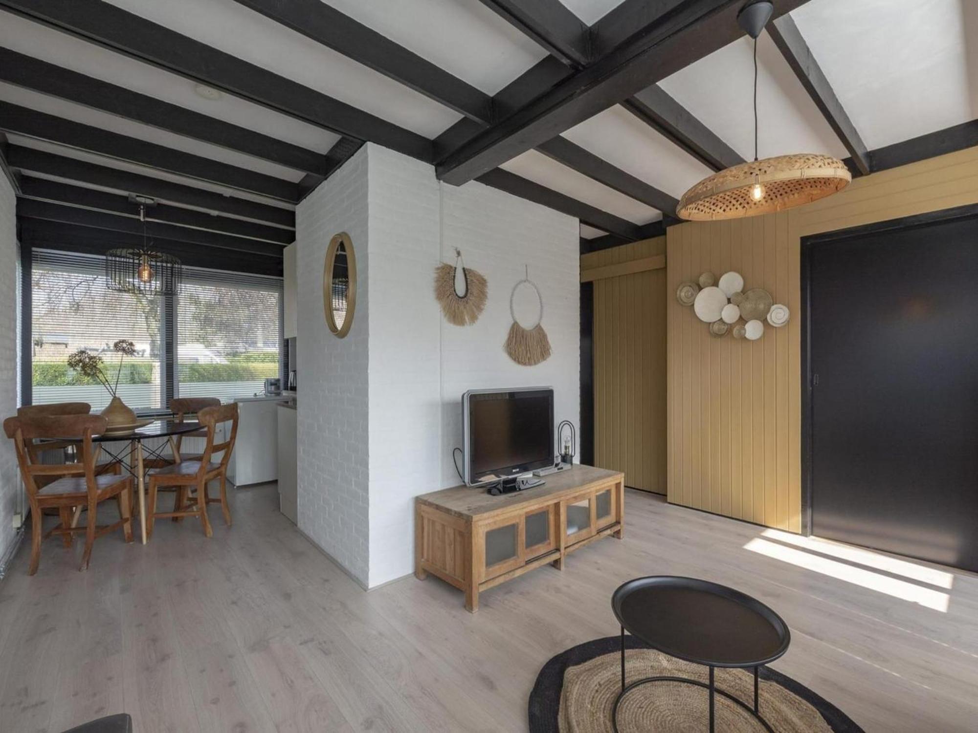 Attractive Bungalow With Modern Furnishings Sint Maartensvlotbrug Esterno foto
