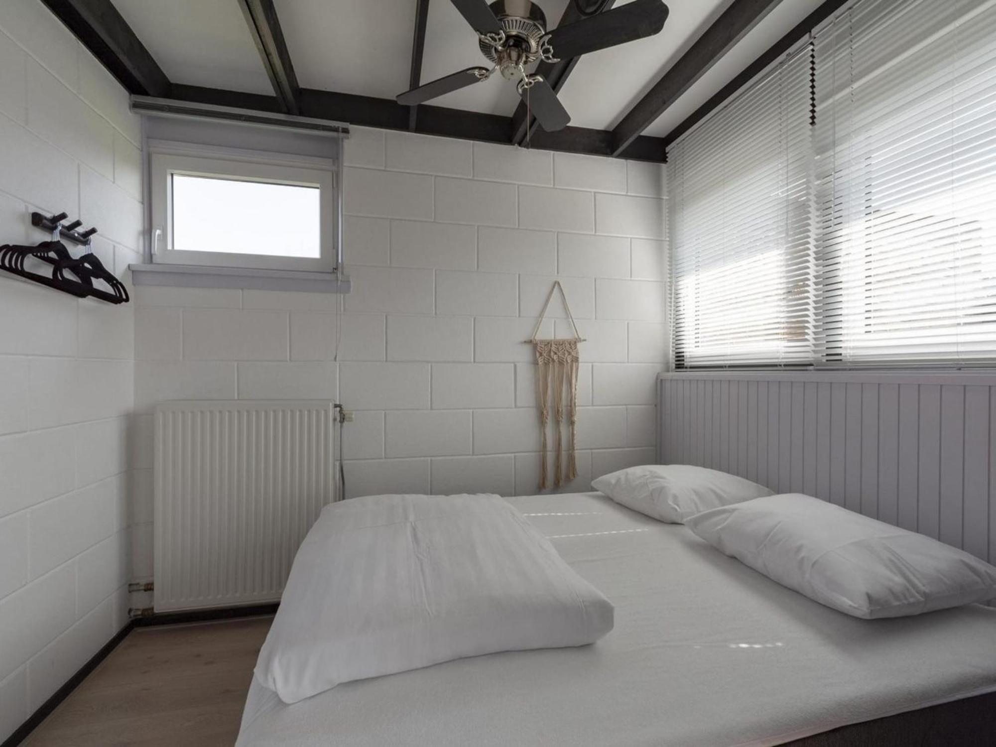 Attractive Bungalow With Modern Furnishings Sint Maartensvlotbrug Esterno foto