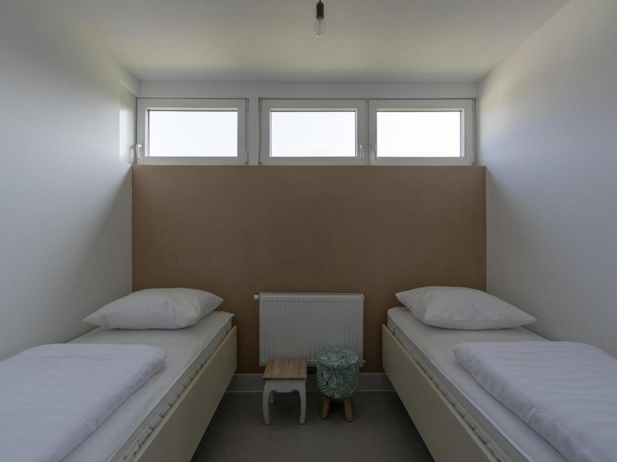 Attractive Bungalow With Modern Furnishings Sint Maartensvlotbrug Esterno foto